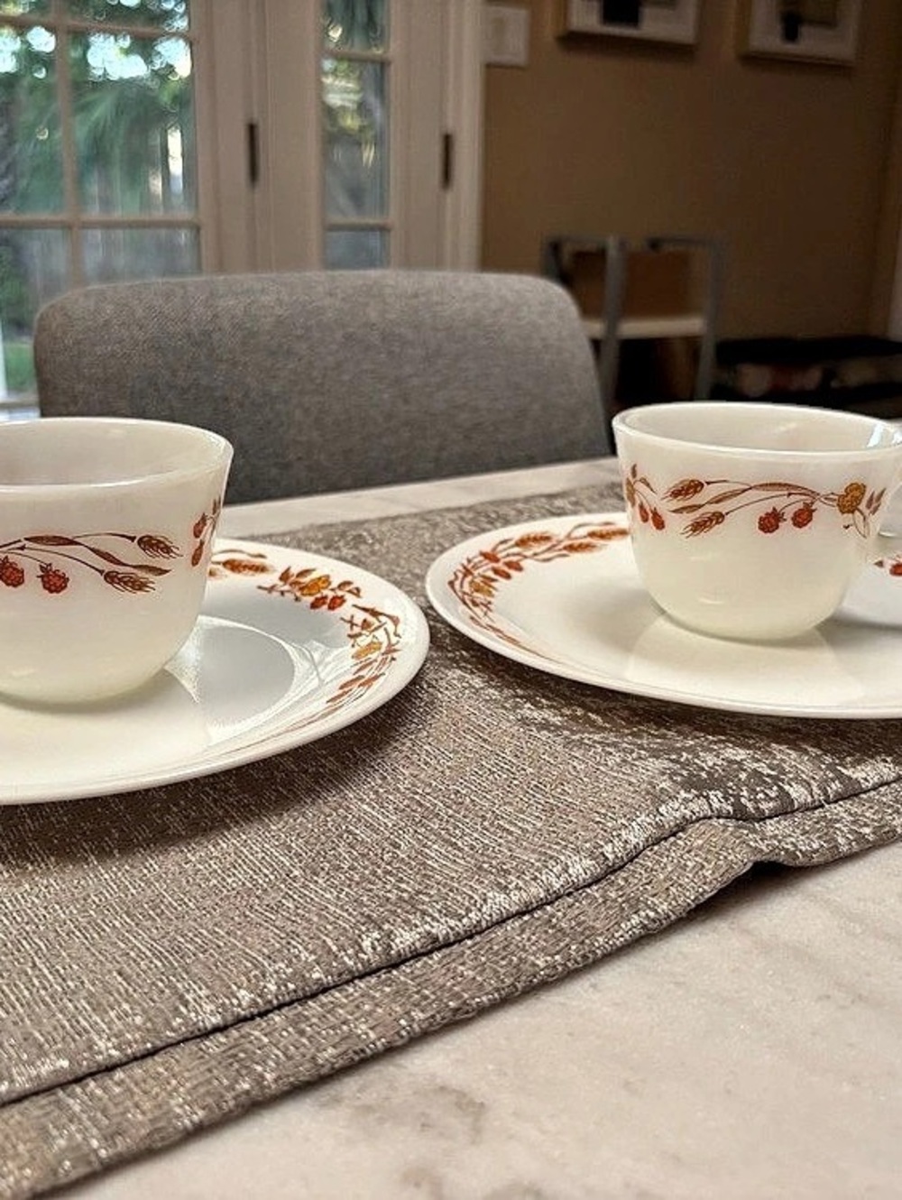 Pyrex Autumn Wheat Berries 2 cups and 2 Corelle snack plates